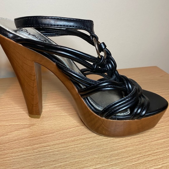 ❤️Pretty ankle strap heels 👠 - Picture 6 of 8